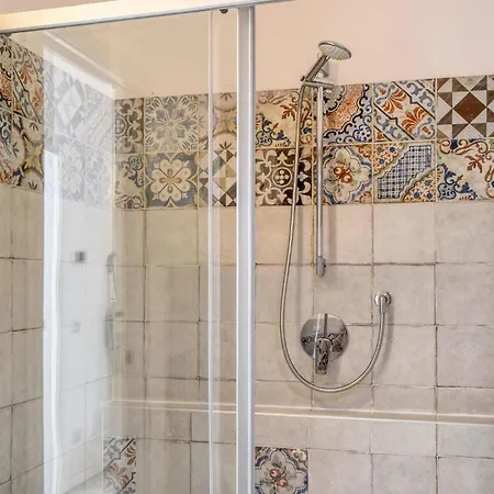 5 Bedroom Cozy Home In Lavagna Dom wakacyjny Lavagna
