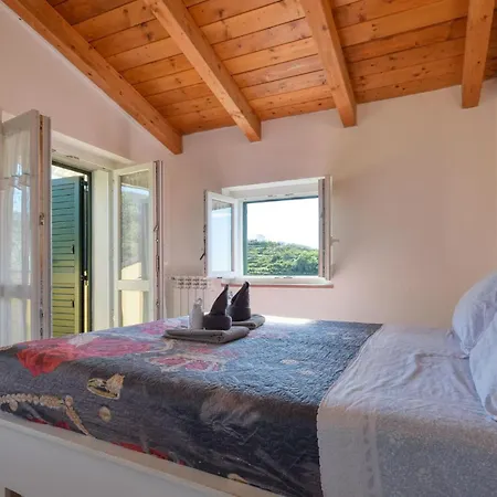 Casa de Férias 5 Bedroom Stunning In Lavagna