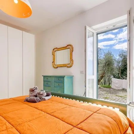 5 Bedroom Cozy Home In Lavagna *