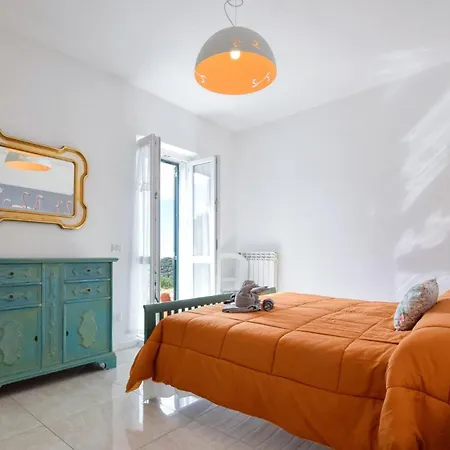 5 Bedroom Cozy Home In Lavagna 拉瓦尼亚