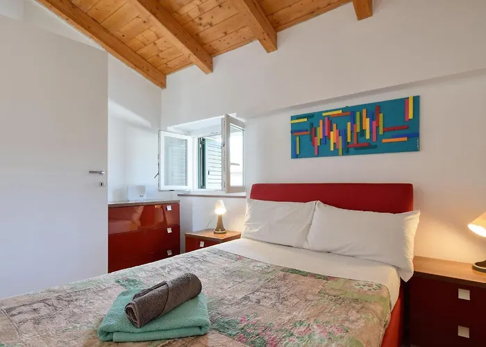 5 Bedroom Stunning In Lavagna