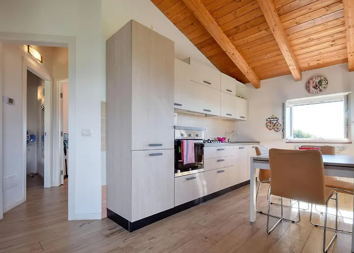 5 Bedroom Stunning In Prázdninový dům Lavagna
