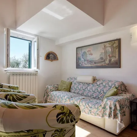 Amazing In With Kitchenette