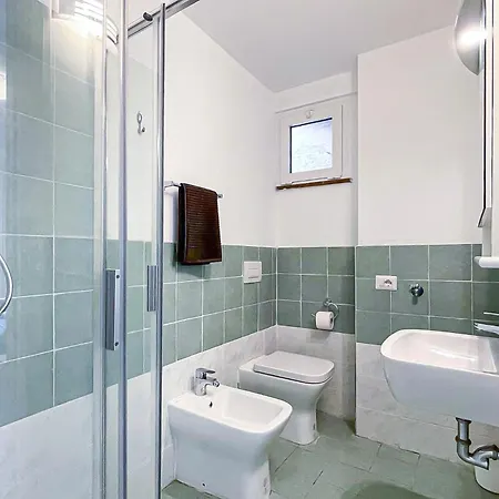 5 Bedroom Cozy Home In Lavagna בית נופש *