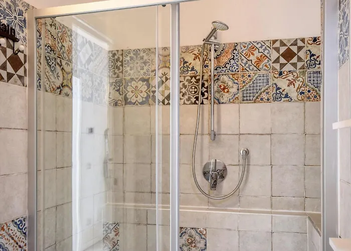 5 Bedroom Stunning In Nyaraló Lavagna