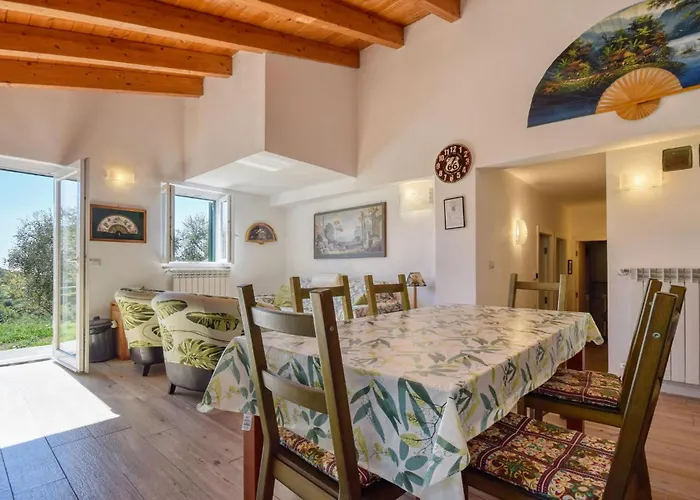 5 Bedroom Stunning In Nyaraló Lavagna